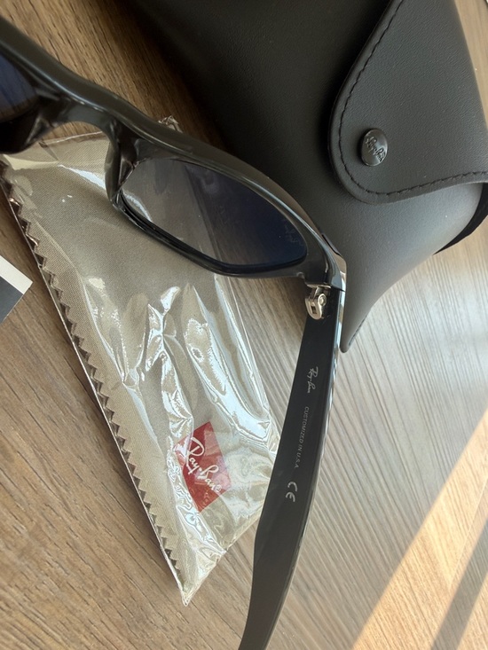 Ray-Ban RB2132 New Wayfarer Sunglasses – Polarized | Black | Like New main image 6